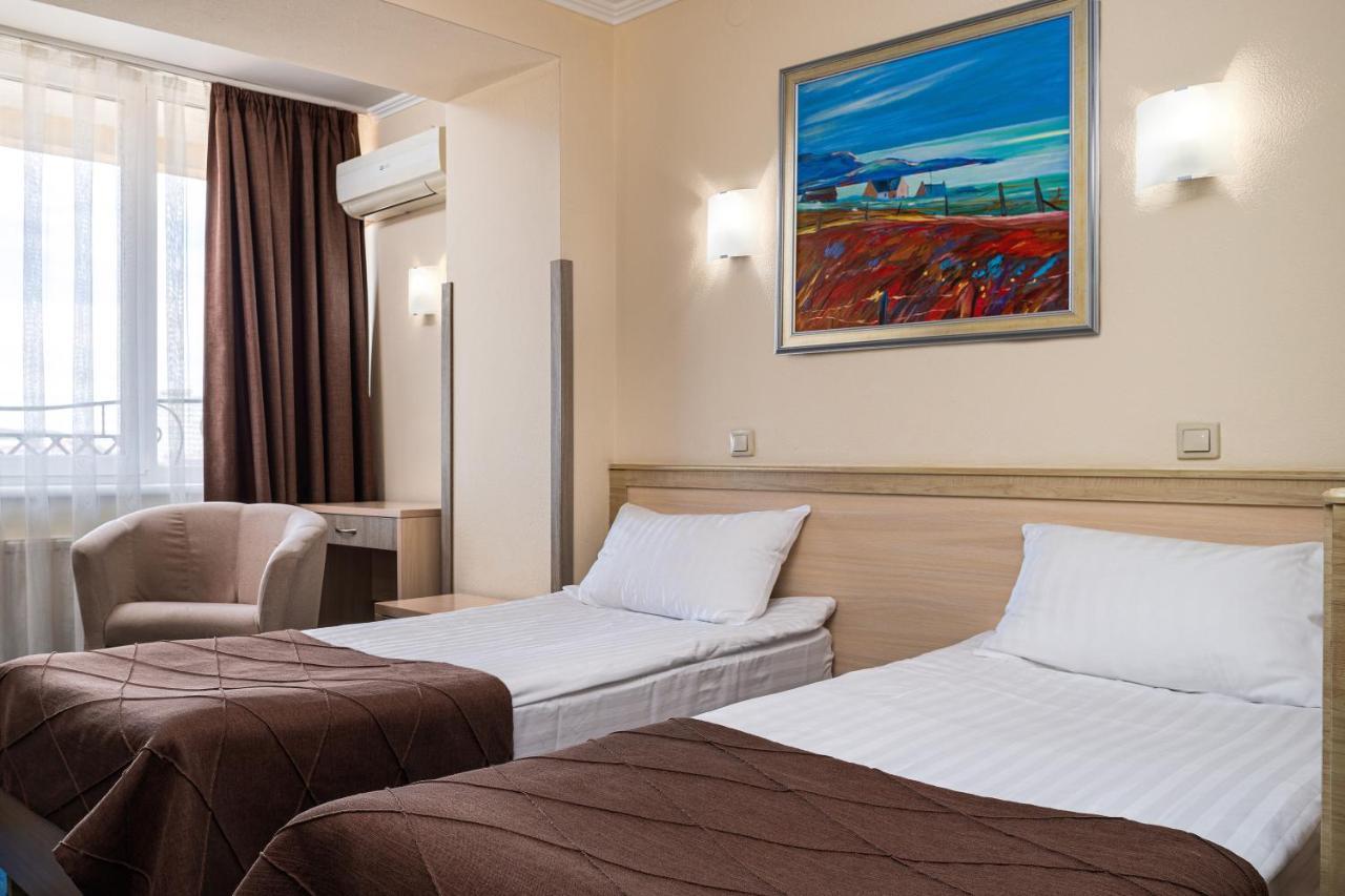 Sonata Hotel & Restaurant "Готель Соната" Lviv Kültér fotó