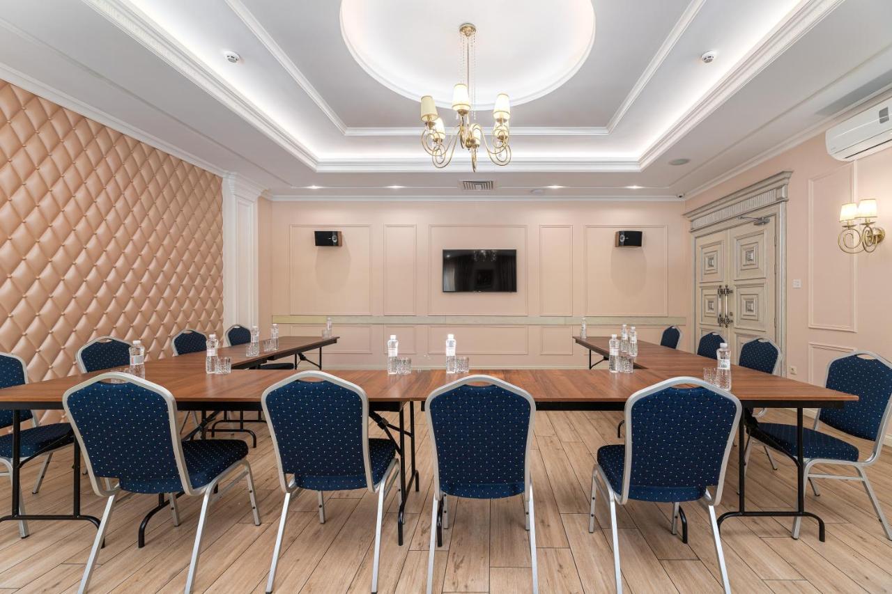 Sonata Hotel & Restaurant "Готель Соната" Lviv Kültér fotó