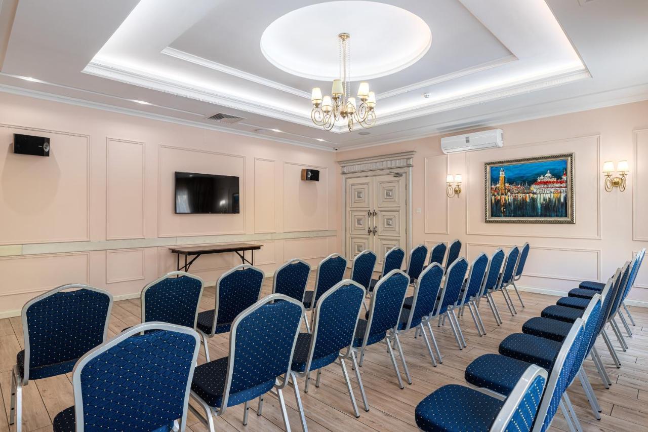 Sonata Hotel & Restaurant "Готель Соната" Lviv Kültér fotó