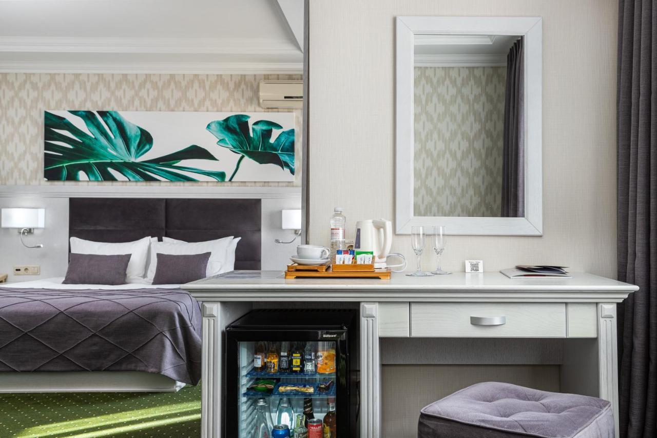 Sonata Hotel & Restaurant "Готель Соната" Lviv Kültér fotó