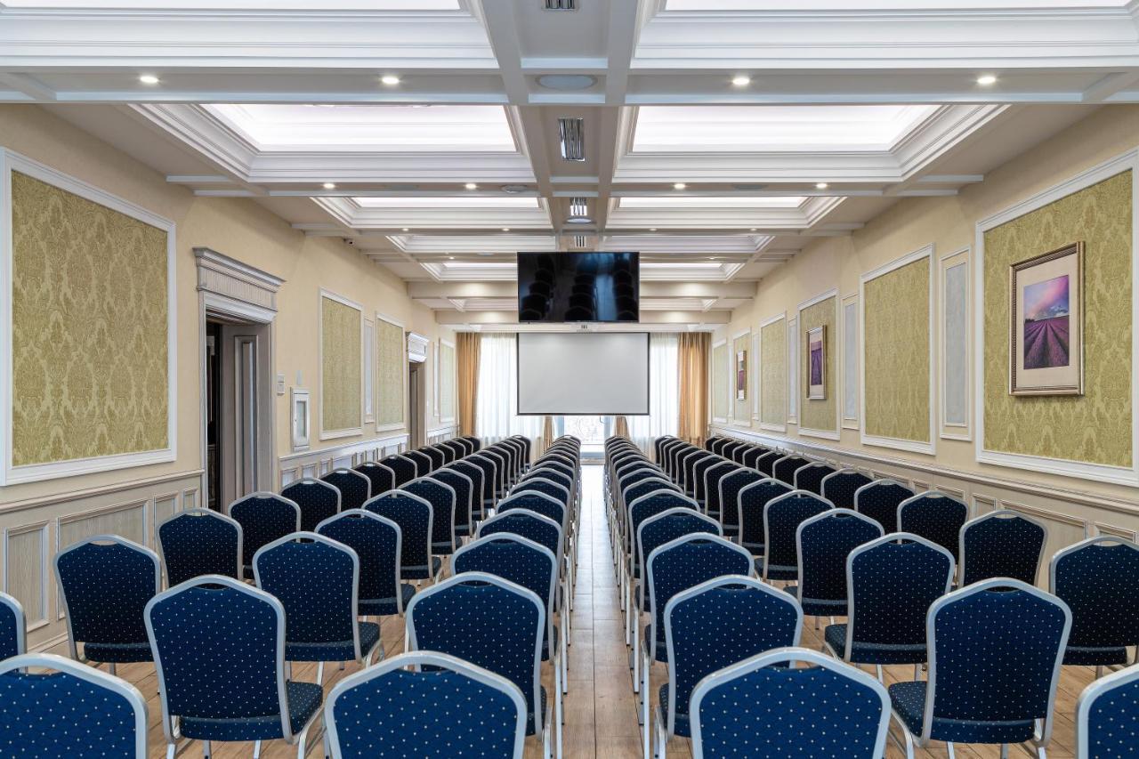 Sonata Hotel & Restaurant "Готель Соната" Lviv Kültér fotó