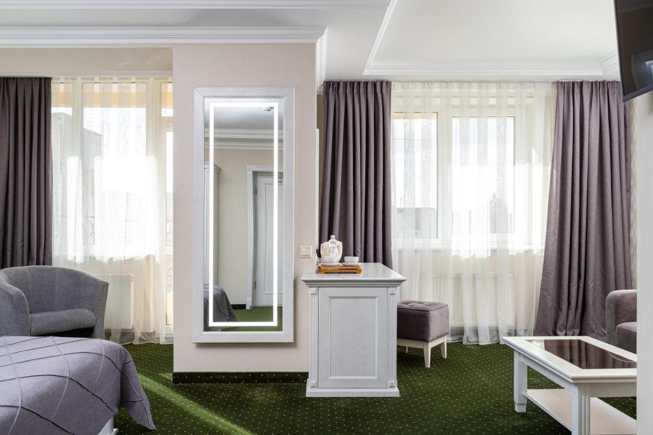 Sonata Hotel & Restaurant "Готель Соната" Lviv Kültér fotó