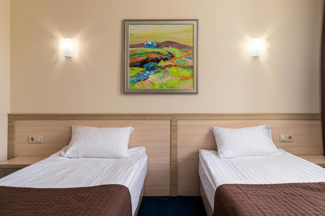 Sonata Hotel & Restaurant "Готель Соната" Lviv Kültér fotó