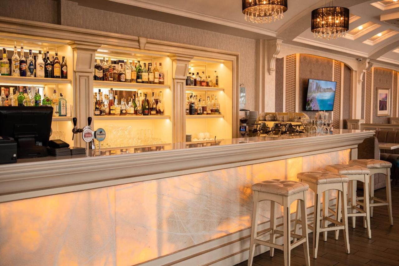 Sonata Hotel & Restaurant "Готель Соната" Lviv Kültér fotó