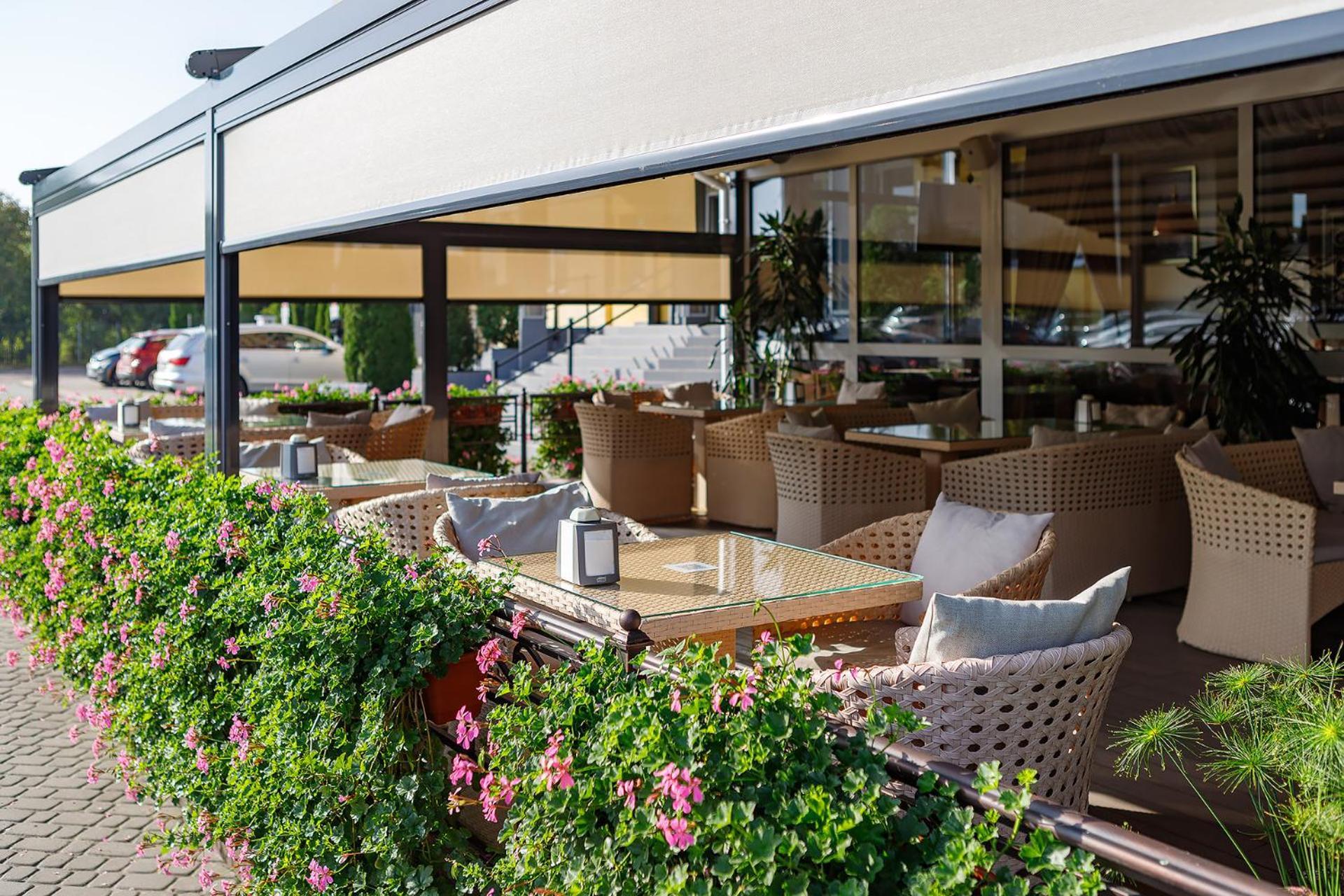 Sonata Hotel & Restaurant "Готель Соната" Lviv Kültér fotó