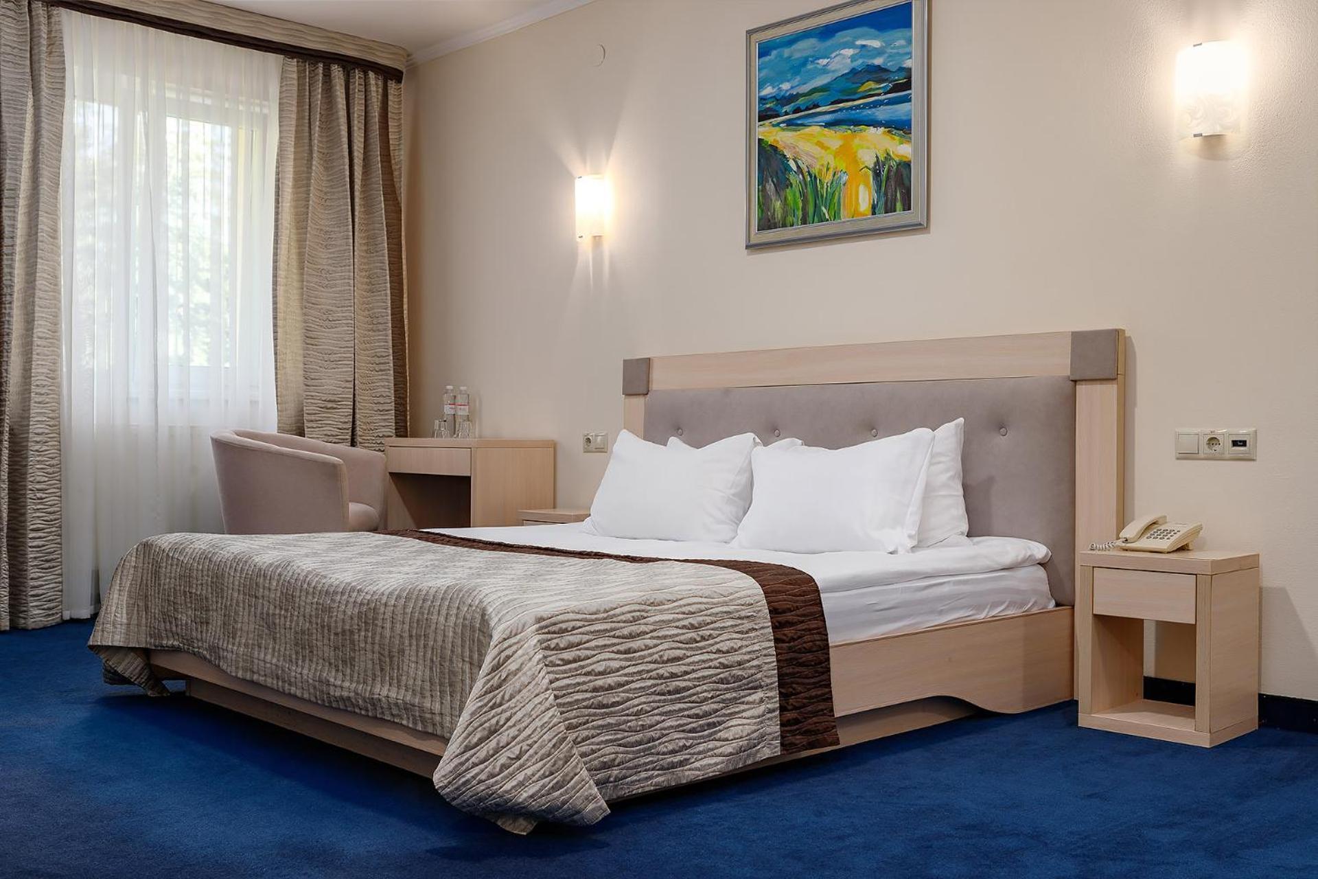 Sonata Hotel & Restaurant "Готель Соната" Lviv Kültér fotó
