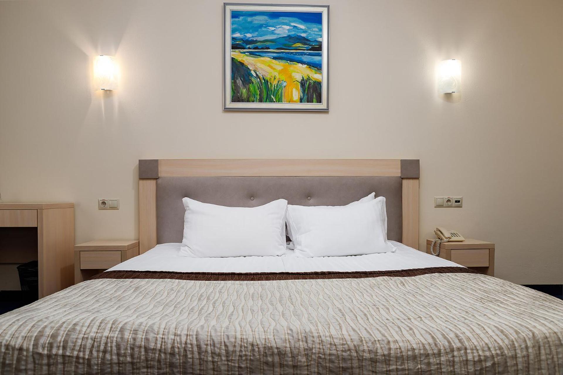 Sonata Hotel & Restaurant "Готель Соната" Lviv Kültér fotó