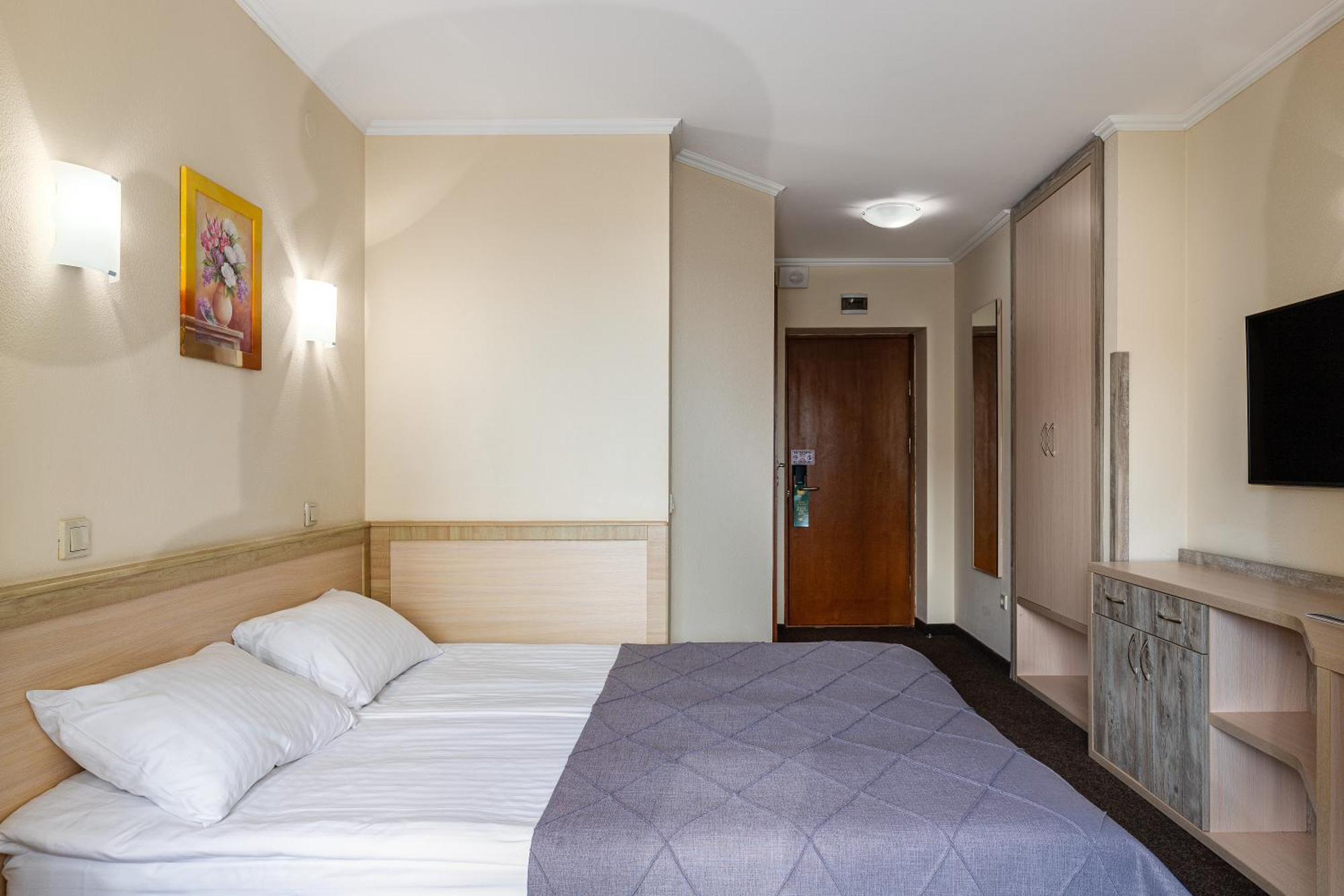 Sonata Hotel & Restaurant "Готель Соната" Lviv Szoba fotó