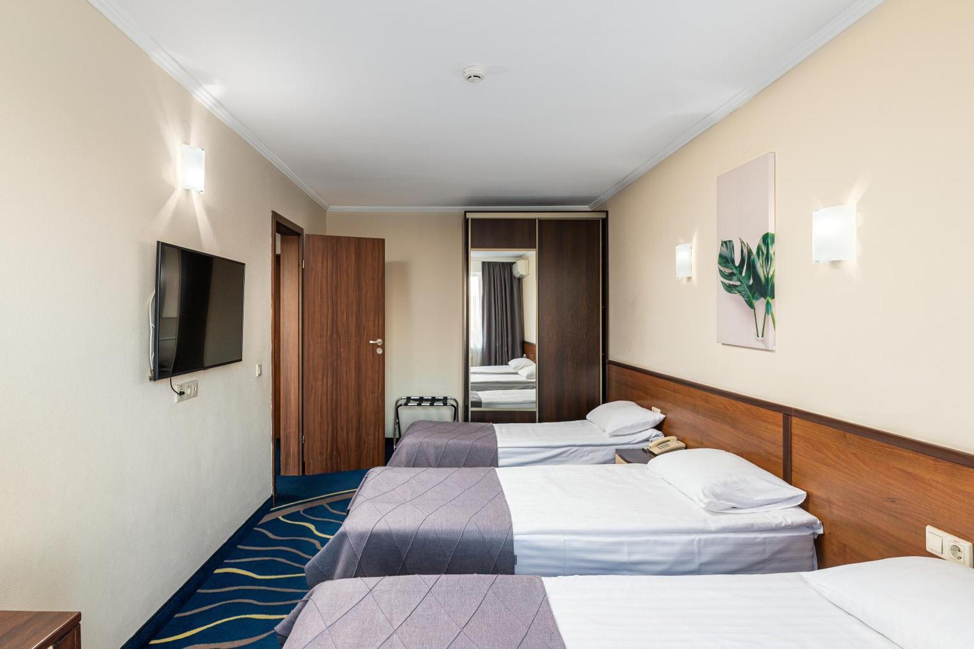 Sonata Hotel & Restaurant "Готель Соната" Lviv Szoba fotó
