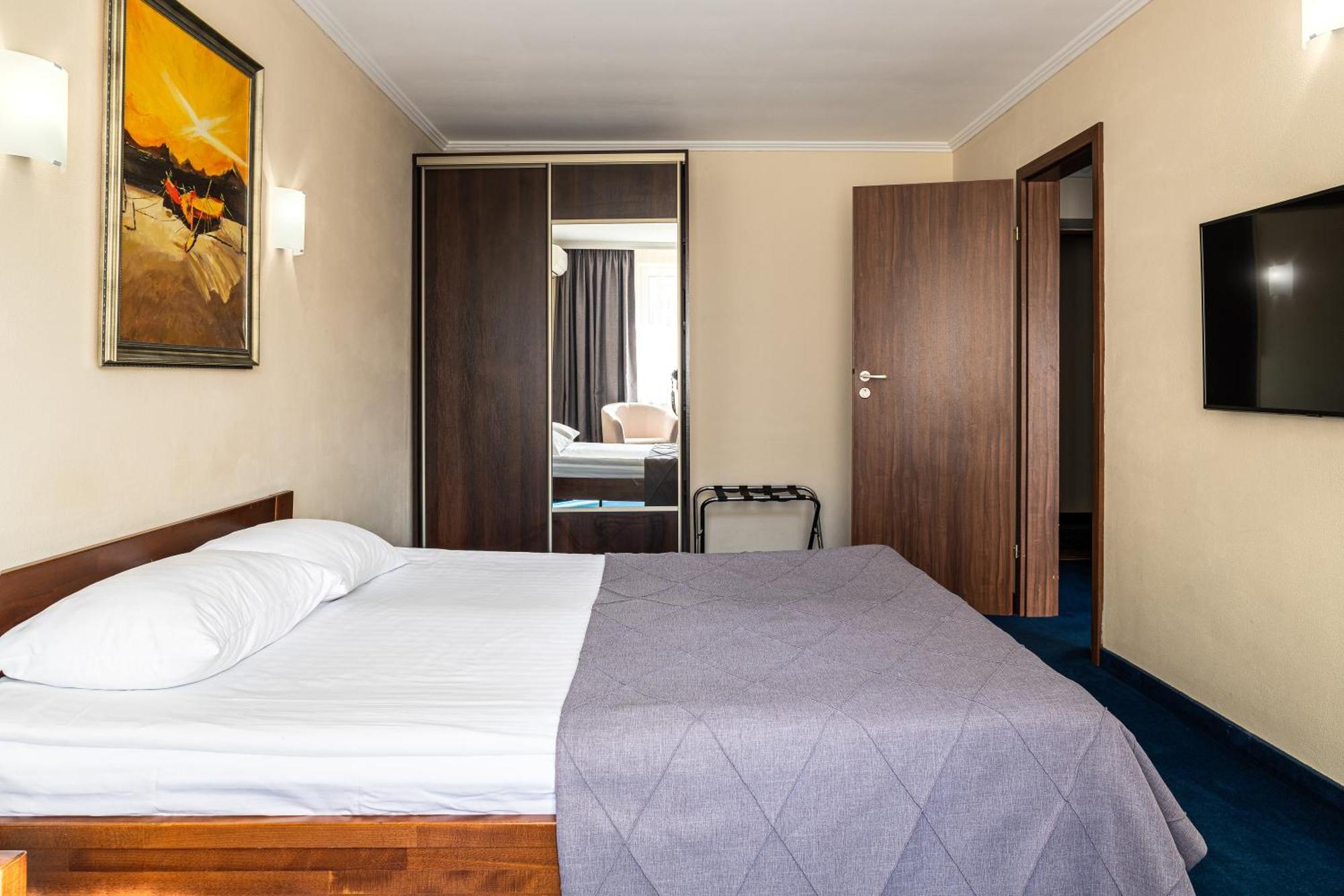 Sonata Hotel & Restaurant "Готель Соната" Lviv Szoba fotó