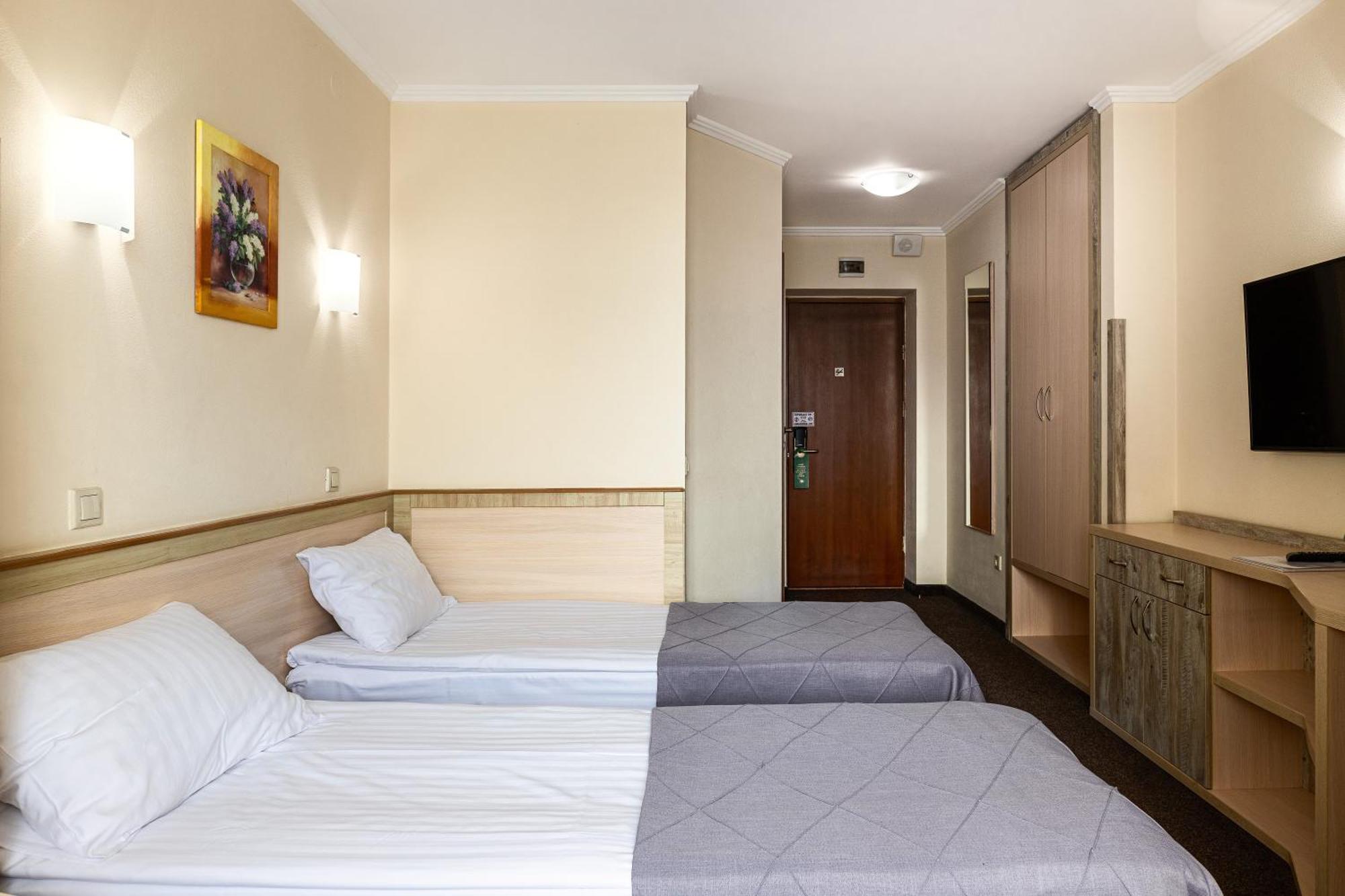 Sonata Hotel & Restaurant "Готель Соната" Lviv Szoba fotó