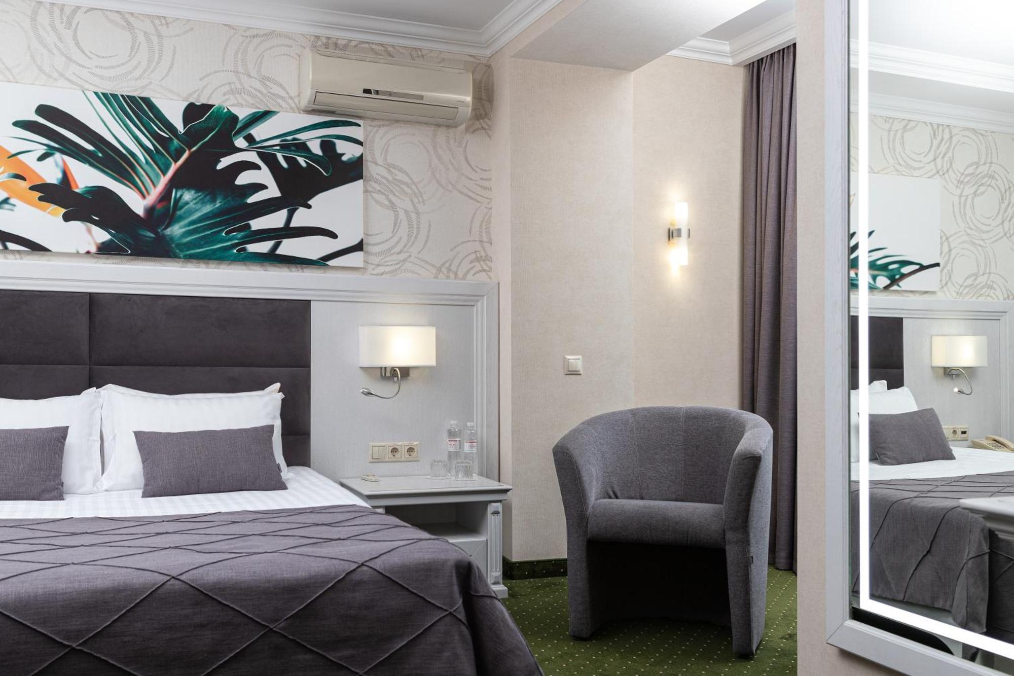 Sonata Hotel & Restaurant "Готель Соната" Lviv Szoba fotó